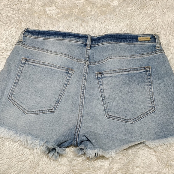 Sneak Peek Jean Shorts - Picture 4 of 8